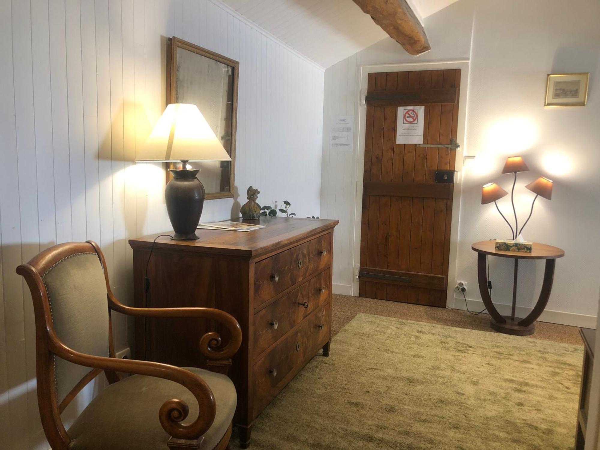 La Maison Des Gardes - Chambres D'Hotes Клюни Экстерьер фото