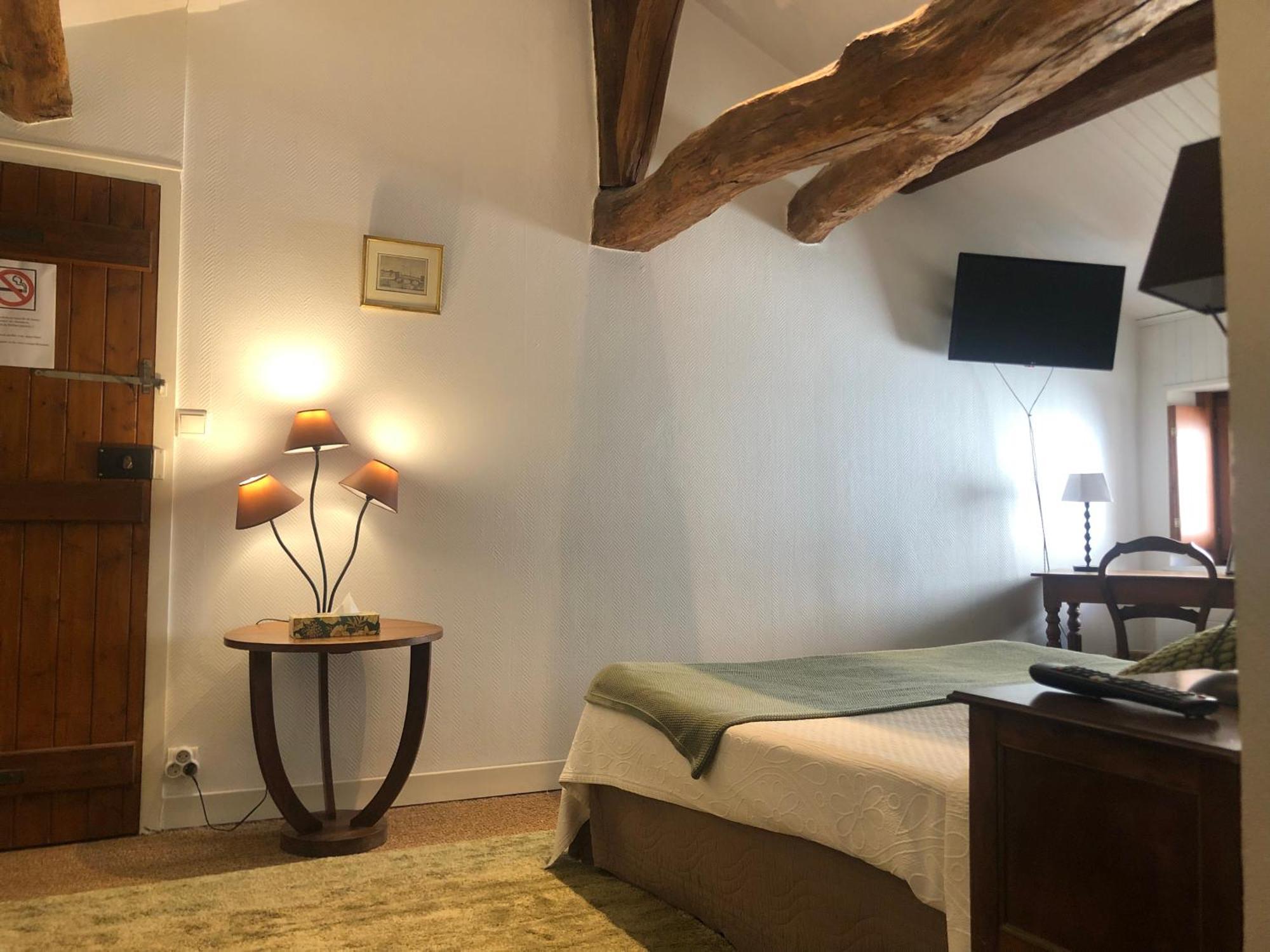 La Maison Des Gardes - Chambres D'Hotes Клюни Экстерьер фото