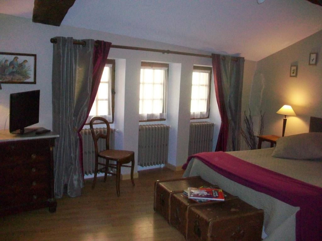 La Maison Des Gardes - Chambres D'Hotes Клюни Номер фото