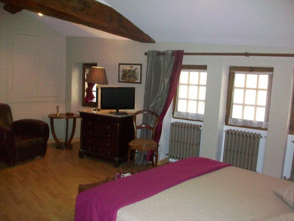 La Maison Des Gardes - Chambres D'Hotes Клюни Экстерьер фото
